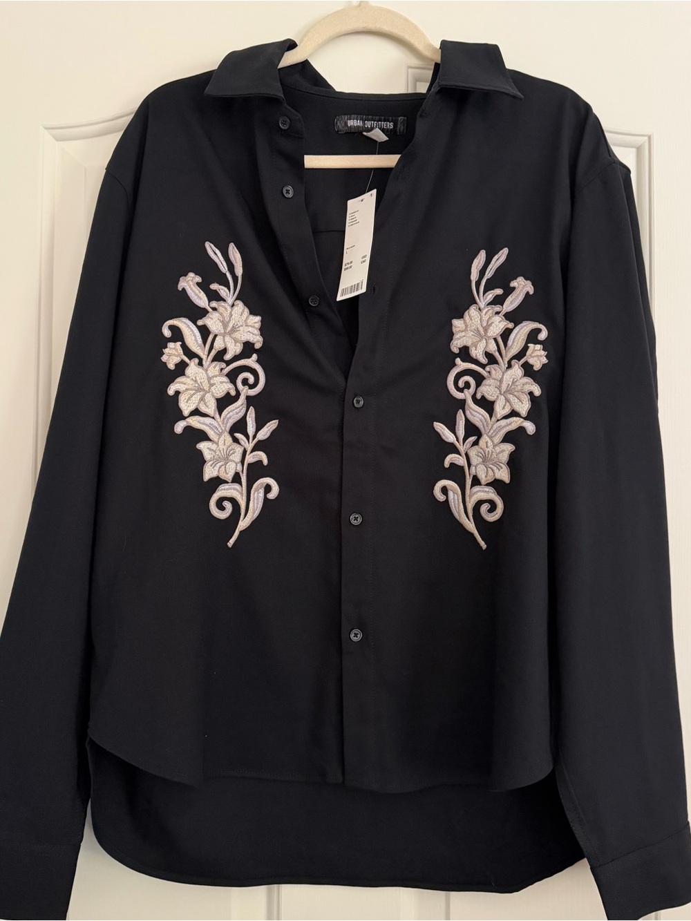 NWT Urban Outfitters Men’s Embroidered Floral Button Up Shirt L $79